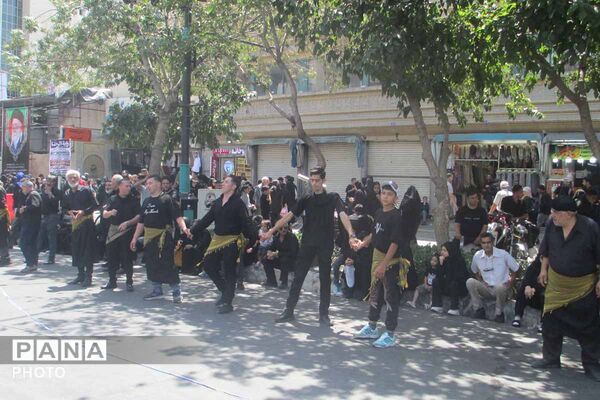 حضور میلیونی زائران در مشهد