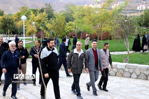 کوهپیمایی کارکنان آموزش و پرورش خراسان رضوی در هفته تربیت بدنی
