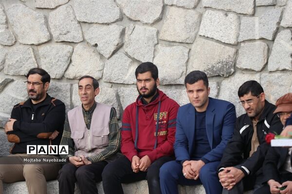 کوهپیمایی کارکنان آموزش و پرورش خراسان رضوی در هفته تربیت بدنی