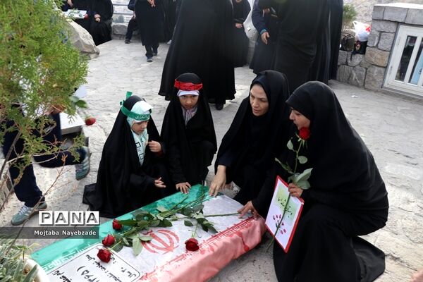 کوهپیمایی کارکنان آموزش و پرورش خراسان رضوی در هفته تربیت بدنی