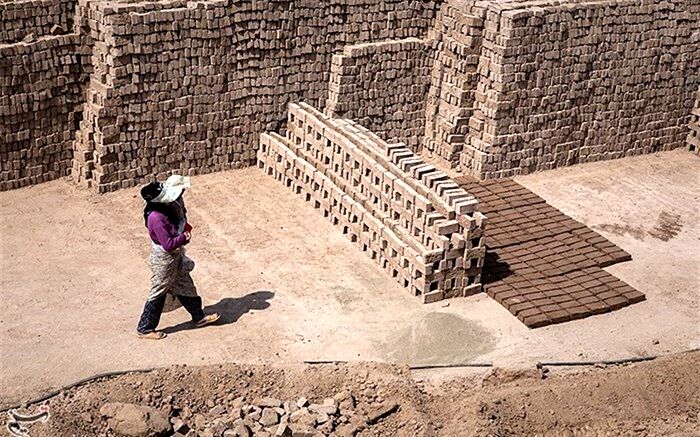 زندگی‌های آجری و دیگر هیچ