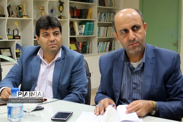 جلسه برنامه‌ریزی گرامیداشت یوم الله 13 آبان در اداره‌کل آموزش و پرورش استان بوشهر