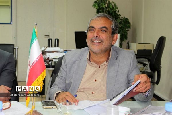 جلسه برنامه‌ریزی گرامیداشت یوم الله 13 آبان در اداره‌کل آموزش و پرورش استان بوشهر