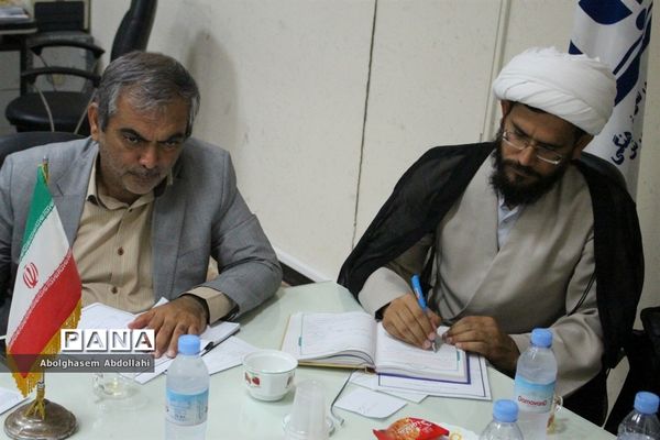 جلسه برنامه‌ریزی گرامیداشت یوم الله 13 آبان در اداره‌کل آموزش و پرورش استان بوشهر