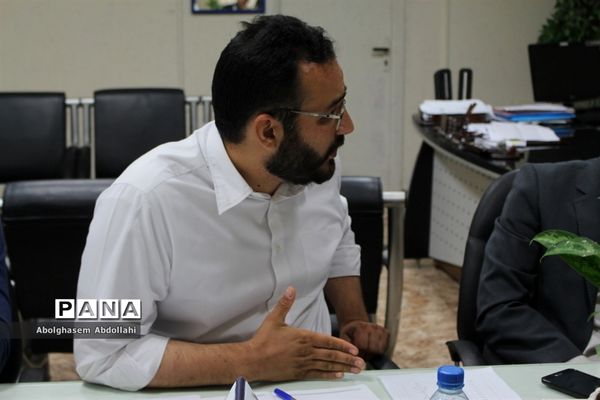 جلسه برنامه‌ریزی گرامیداشت یوم الله 13 آبان در اداره‌کل آموزش و پرورش استان بوشهر