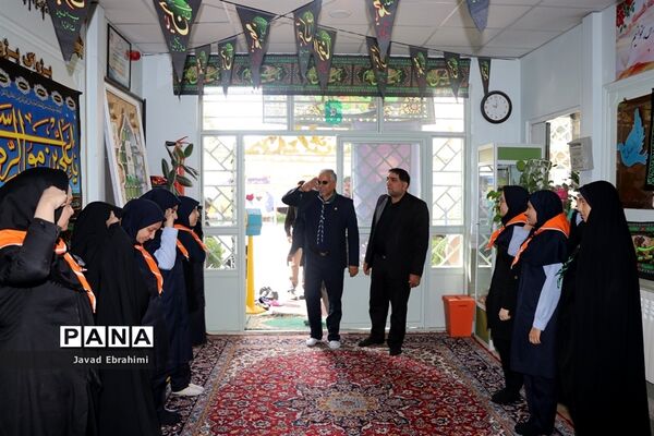 بازدید مدیر سازمان دانش‌آموزی خراسان رضوی از خدمت‌رسانی پیشتازان به زائران امام رضا (ع)