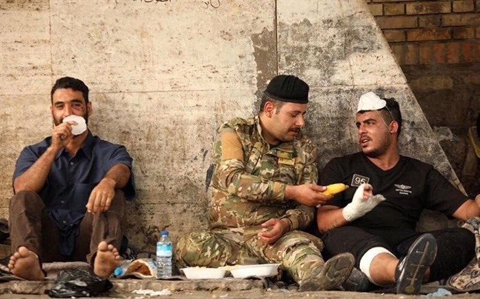 تصویری جالب در حاشیه اعتراضات عراق