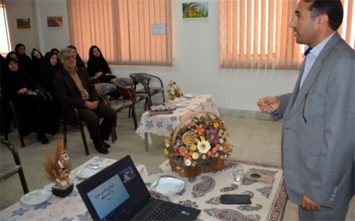 جلسه اولیای دانش آموزان طرح پراکنده شاهد در مرکز مشاوره پیربکران برگزار شد