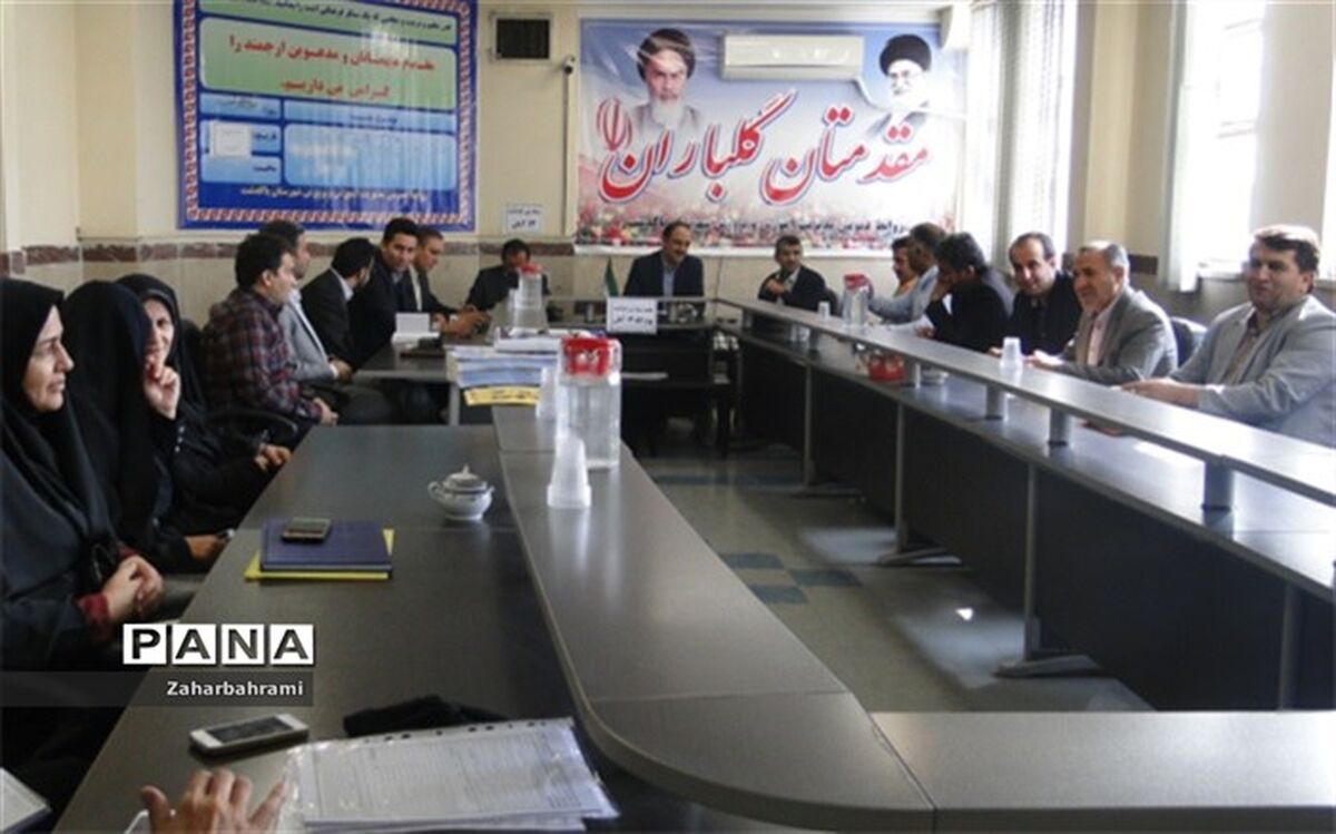 نشست بزرگداشت یوم الله 13 آبان در پاکدشت برگزار شد
