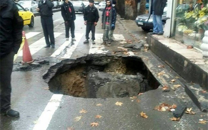 نشست آسفالت در سه نقطه از شهر تهران