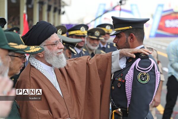 حضور فرمانده کل قوا در مراسم دانش‌آموختگی دانشجویان دانشگاه‌های افسری ارتش