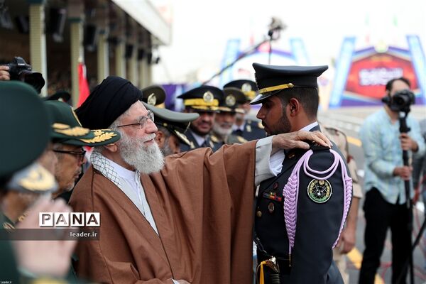 حضور فرمانده کل قوا در مراسم دانش‌آموختگی دانشجویان دانشگاه‌های افسری ارتش