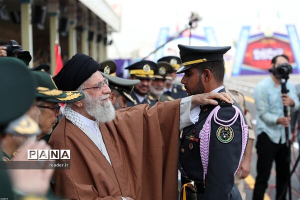حضور فرمانده کل قوا در مراسم دانش‌آموختگی دانشجویان دانشگاه‌های افسری ارتش