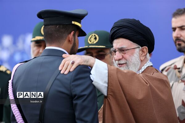 حضور فرمانده کل قوا در مراسم دانش‌آموختگی دانشجویان دانشگاه‌های افسری ارتش