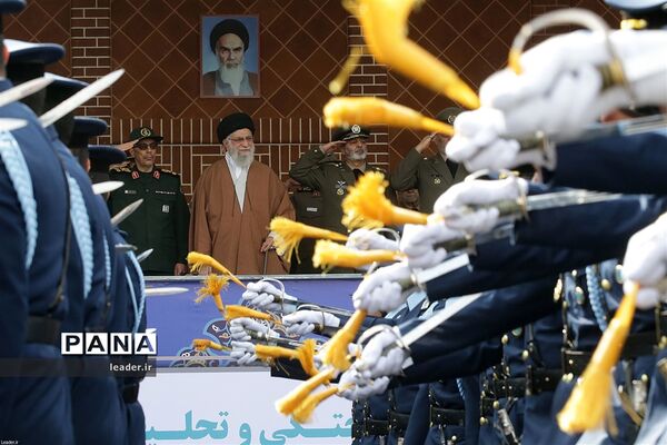 حضور فرمانده کل قوا در مراسم دانش‌آموختگی دانشجویان دانشگاه‌های افسری ارتش
