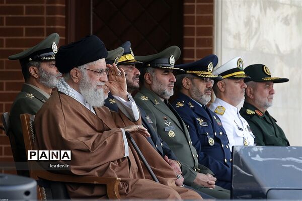 حضور فرمانده کل قوا در مراسم دانش‌آموختگی دانشجویان دانشگاه‌های افسری ارتش