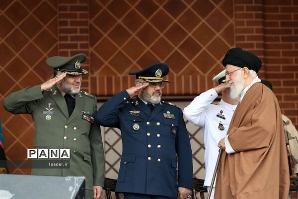 حضور فرمانده کل قوا در مراسم دانش‌آموختگی دانشجویان دانشگاه‌های افسری ارتش