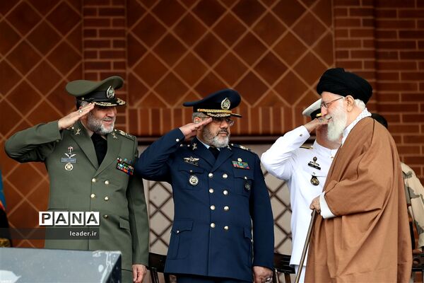 حضور فرمانده کل قوا در مراسم دانش‌آموختگی دانشجویان دانشگاه‌های افسری ارتش