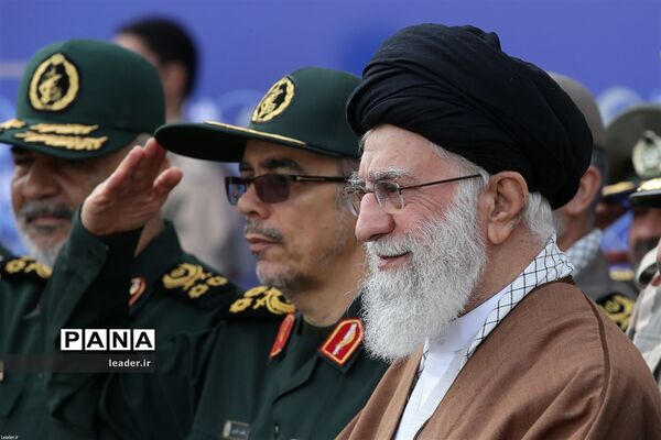 حضور فرمانده کل قوا در مراسم دانش‌آموختگی دانشجویان دانشگاه‌های افسری ارتش