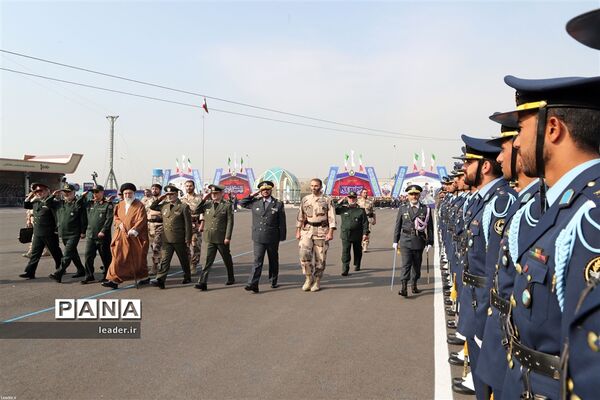 حضور فرمانده کل قوا در مراسم دانش‌آموختگی دانشجویان دانشگاه‌های افسری ارتش