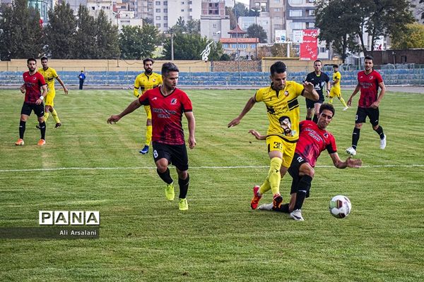 دیدار تیم های فوتبال نود ارومیه و آرمان‎گهرسیرجان