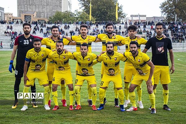 دیدار تیم های فوتبال نود ارومیه و آرمان‎گهرسیرجان