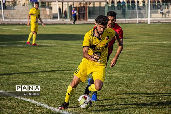 دیدار تیم های فوتبال نود ارومیه و آرمان‎گهرسیرجان
