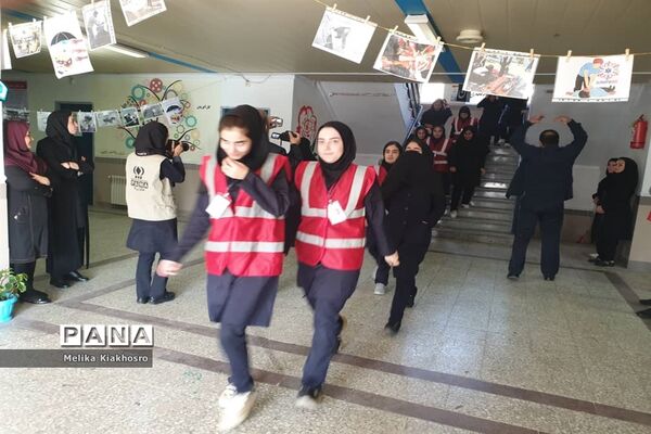 همایش پدافند غیر عامل در دبیرستان بعثت محمودآباد