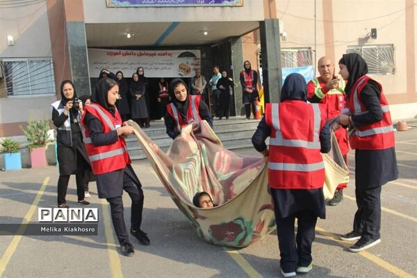 همایش پدافند غیر عامل در دبیرستان بعثت محمودآباد