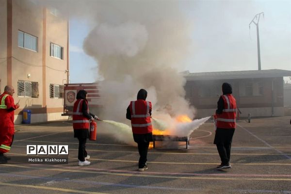 همایش پدافند غیر عامل در دبیرستان بعثت محمودآباد