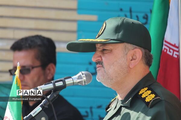 صبحگاه مشترک بسیج دانش‌آموزی و پیشتازان سازمان دانش‌آموزی در مدرسه امیرکبیر قم