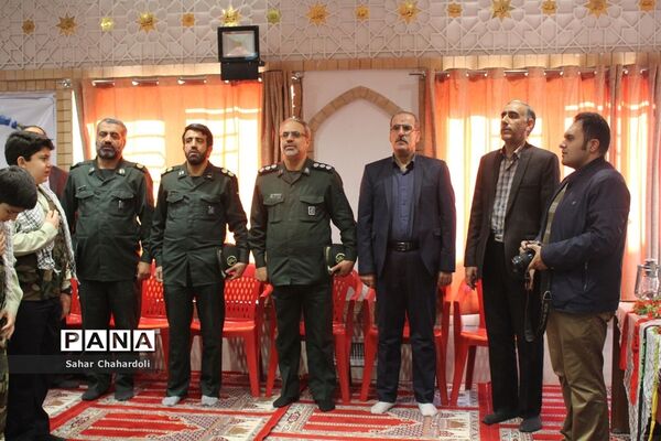 غبارروبی و عطر افشانی مزار شهدای همدان توسط دانش آموزان پیشتاز