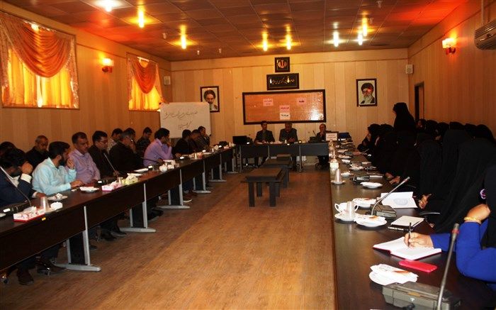 مهمترین عامل درموفقیت دانش آموز معلم و مربی است