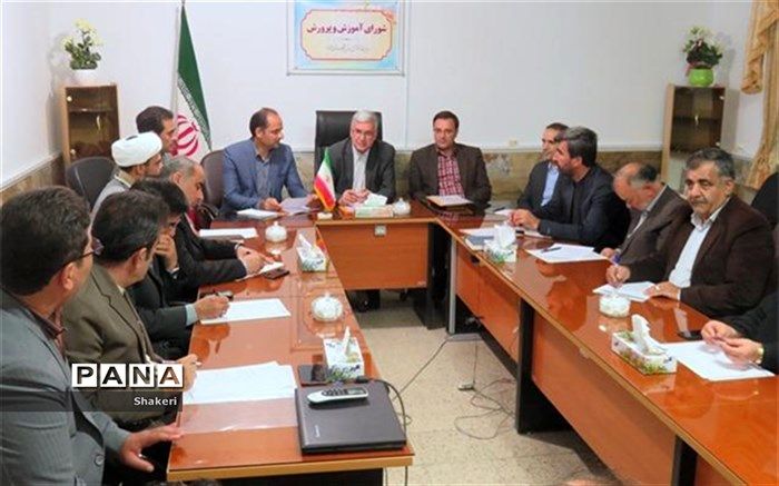 آموزش و پرورش چراغی است که باید همیشه روشن باشد / شناسایی دانش آموزان بازمانده از تحصیل ادامه خواهد داشت