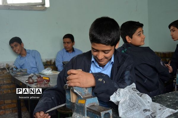 اولین جلسه کارگاه آموزشی در دبیرستان شهید نواب صفوی بیرجند