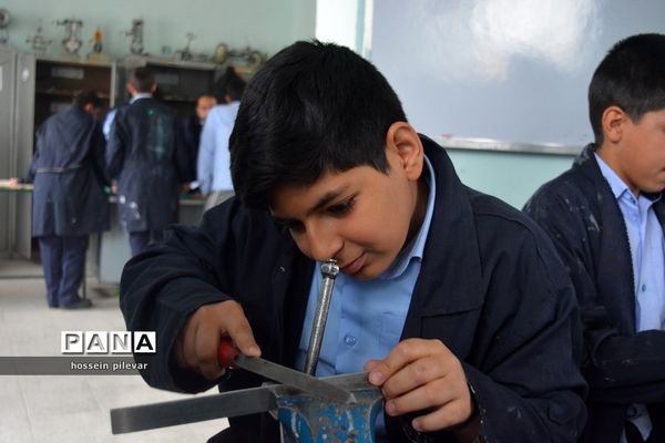 اولین جلسه کارگاه آموزشی در دبیرستان شهید نواب صفوی بیرجند