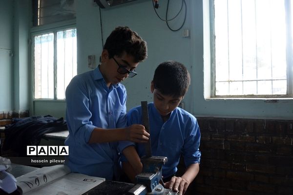 اولین جلسه کارگاه آموزشی در دبیرستان شهید نواب صفوی بیرجند