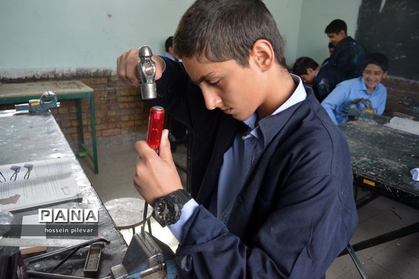 اولین جلسه کارگاه آموزشی در دبیرستان شهید نواب صفوی بیرجند