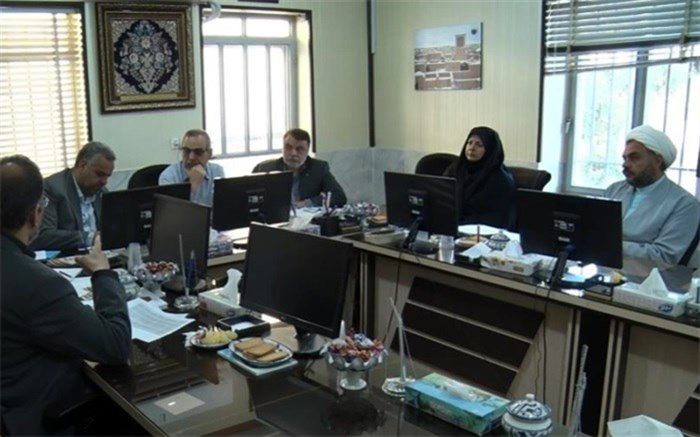 جلسه بررسی مسائل و مشکلات عمران و زیباسازی میبد با حضور فرماندار