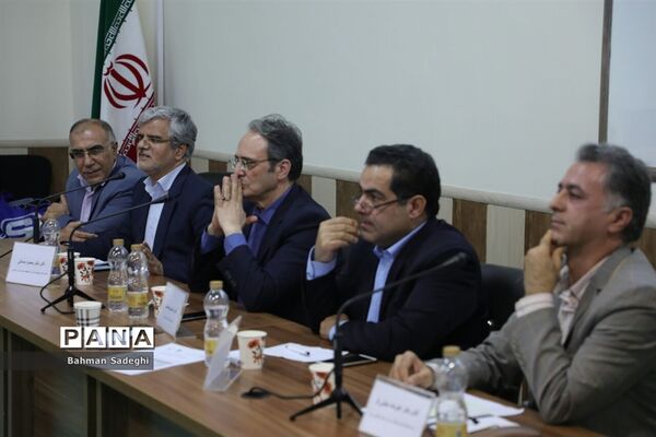 نشست نقد و بررسی طرح یک فوریتی(رفع انحصار از زبان انگلیسی در نظام آموزش همگانی کشور)