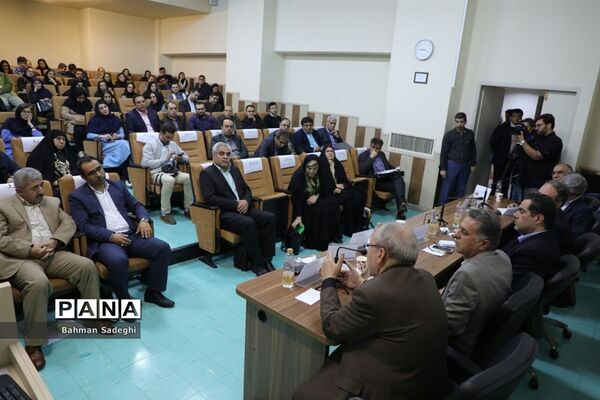 نشست نقد و بررسی طرح یک فوریتی(رفع انحصار از زبان انگلیسی در نظام آموزش همگانی کشور)