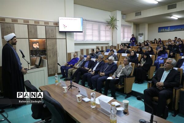 نشست نقد و بررسی طرح یک فوریتی(رفع انحصار از زبان انگلیسی در نظام آموزش همگانی کشور)