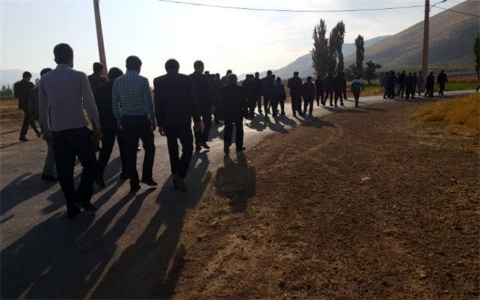 همایش پیاده‌روی کارکنان ادارت شهرستان کیار برگزار شد