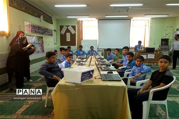 برگزاری انتخابات الکترونیکی شورای دانش‌آموزی در مدارس نی ریز