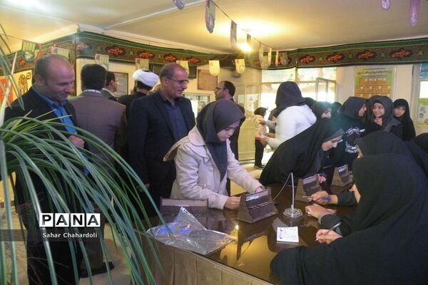 مراسم نمادین انتخابات شورای دانش‌آموزی