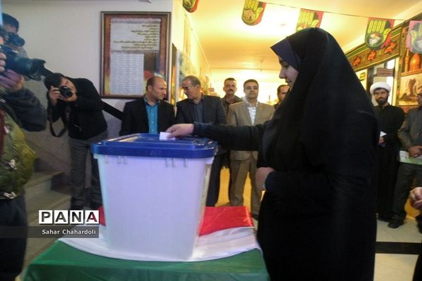 مراسم نمادین انتخابات شورای دانش‌آموزی