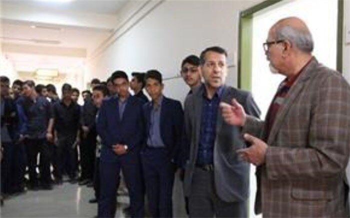 بازدید دانش آموزان مهریزی از دانشگاه یزد