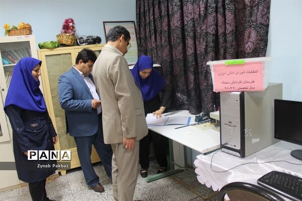 بازدید از بیست و دومین دوره انتخابات شوراهای دانش‌آموزی مدارس بوشهر