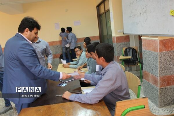 بازدید از بیست و دومین دوره انتخابات شوراهای دانش‌آموزی مدارس بوشهر