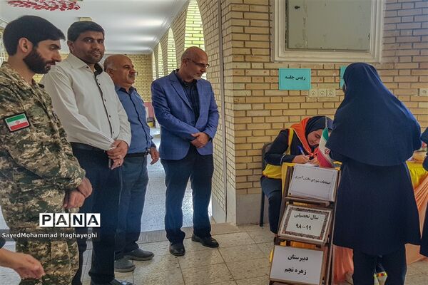 مشق دموکراسی در مدارس لامرد